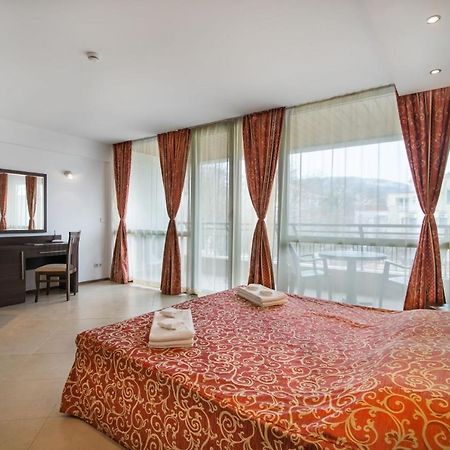 Spacious Studio With Balcony & Pool By The Marina Baltjik Exteriör bild