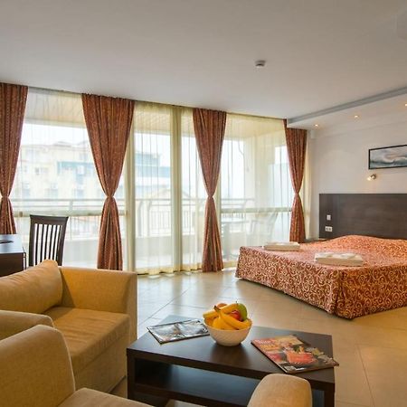 Spacious Studio With Balcony & Pool By The Marina Baltjik Exteriör bild