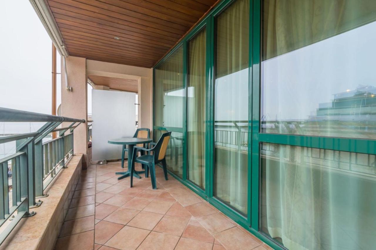 Spacious Studio With Balcony & Pool By The Marina Baltjik Exteriör bild