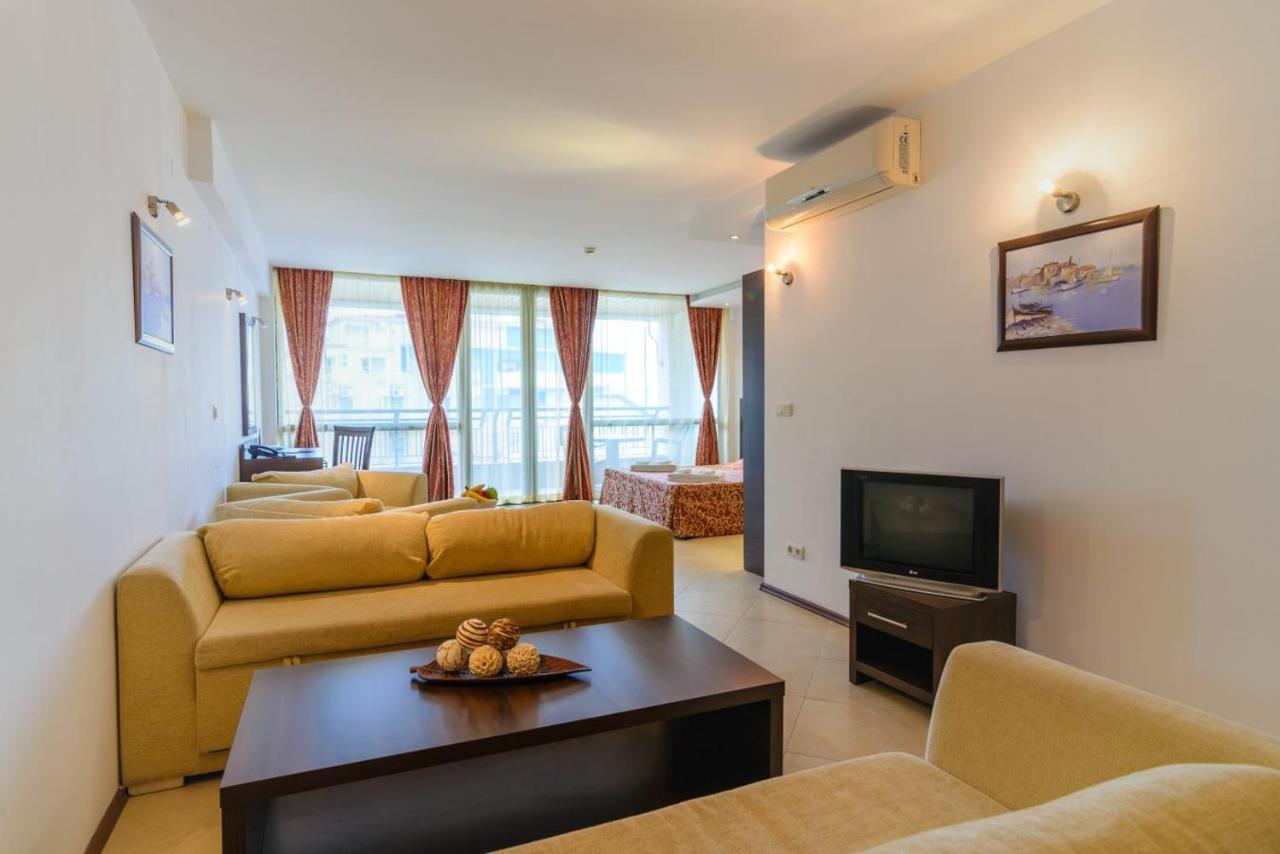 Spacious Studio With Balcony & Pool By The Marina Baltjik Exteriör bild