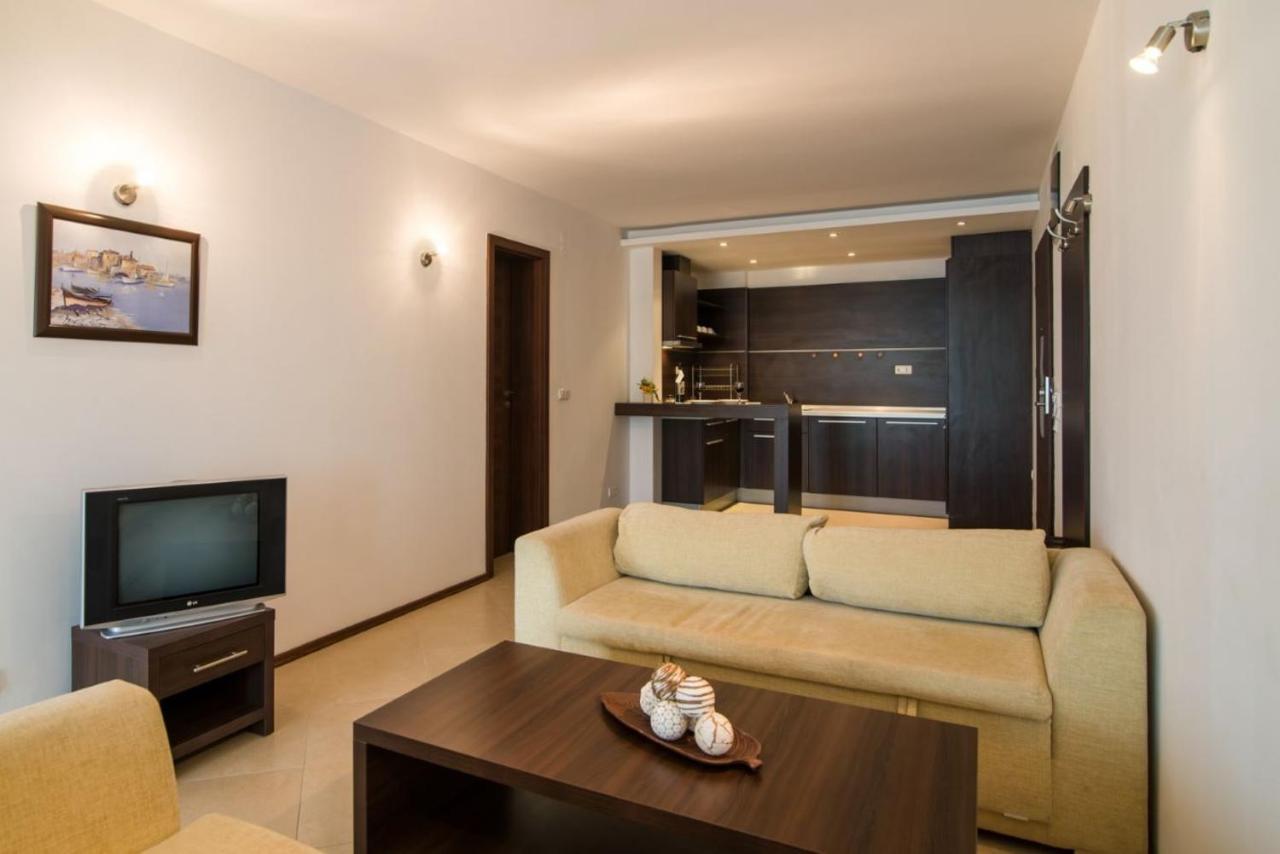 Spacious Studio With Balcony & Pool By The Marina Baltjik Exteriör bild