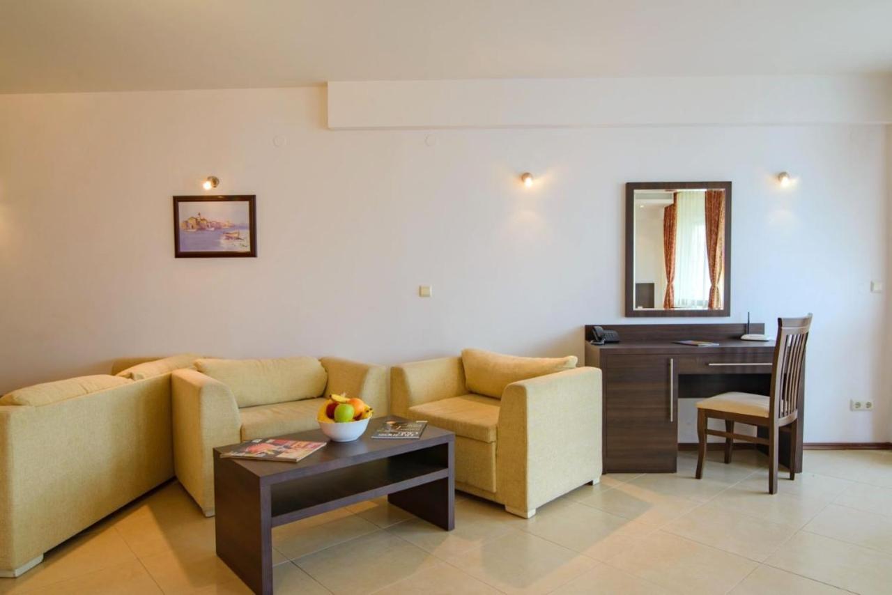Spacious Studio With Balcony & Pool By The Marina Baltjik Exteriör bild