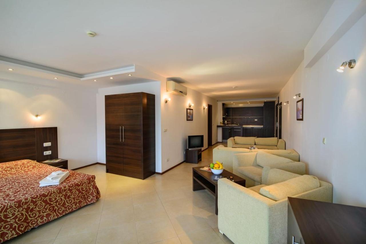 Spacious Studio With Balcony & Pool By The Marina Baltjik Exteriör bild